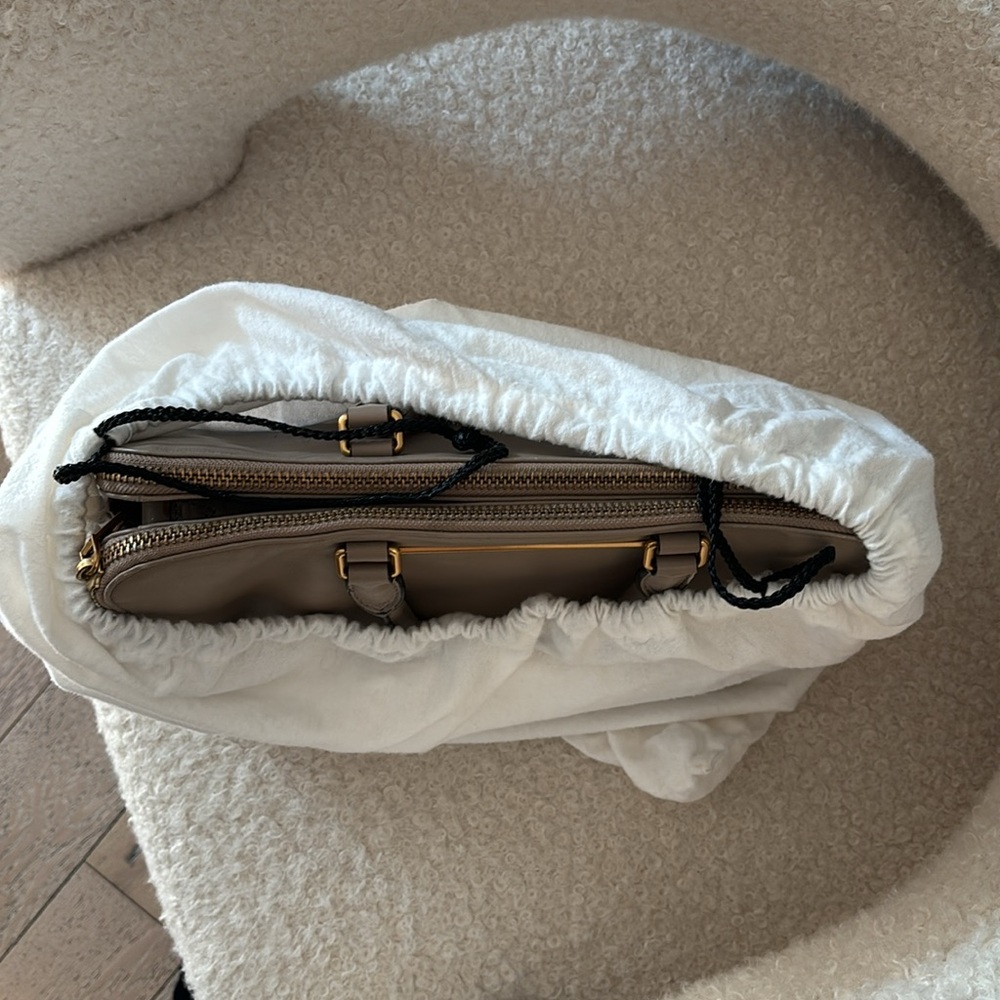 Marc by Marc Jacobs Taupe/Gold Hardware Bag *MINT CONDITION - Picture 15 of 15